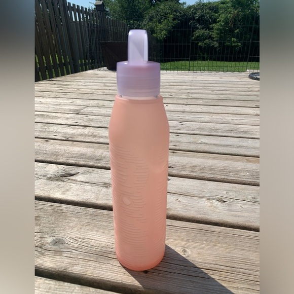 Lululemon Frosted Peach Pink 24oz Water Bottle with Handle - Picture 3 of 9